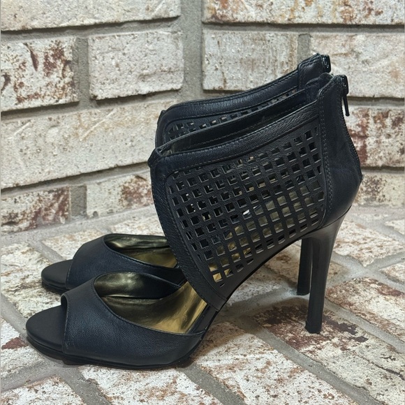 Jessica Simpson Jersee Black Perforated Leather Caged Peep Toe Heels Stiletto - Picture 2 of 8